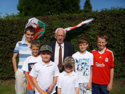 Chairman with young bowlers