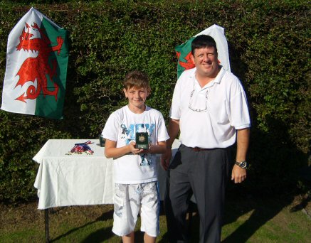 Champion Kenny Hoare receiving his medal